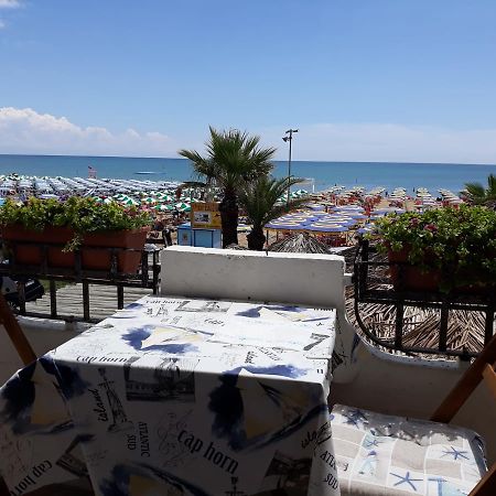 Appartamento Frontemare Azzurra Caorle Eksteriør billede
